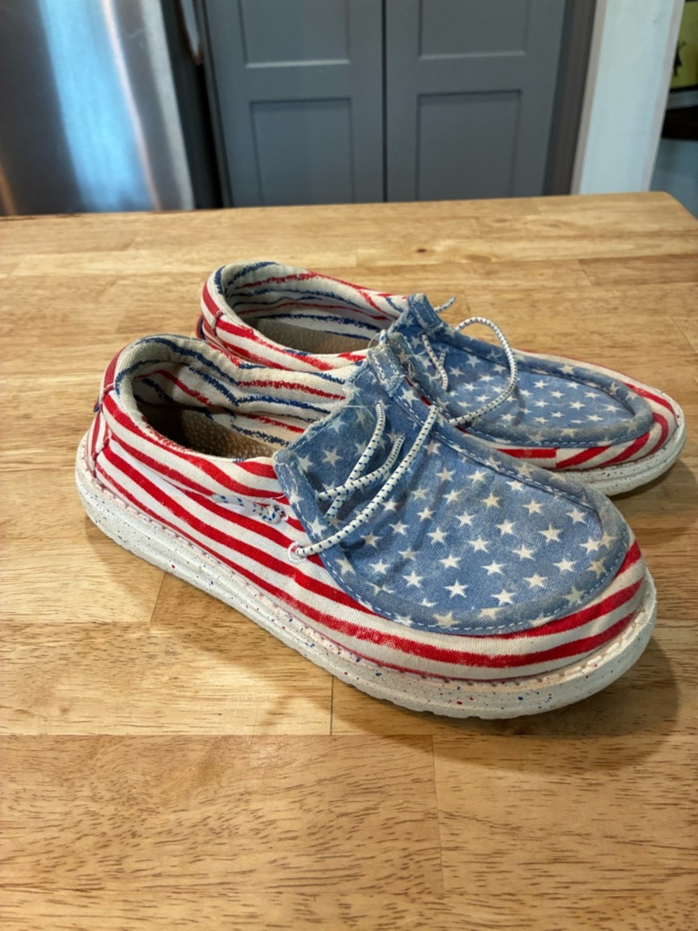 Hey Dude Wally Youth Stars n Stripes  Youth-224MS Youth Size Y2 Used Y